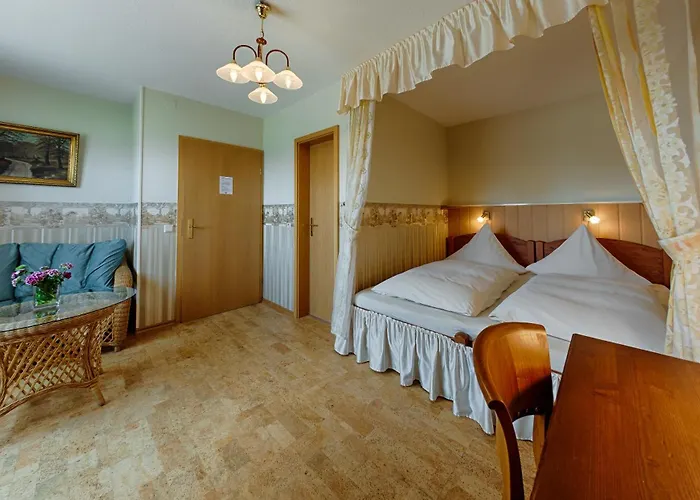 & Restaurant * Honow